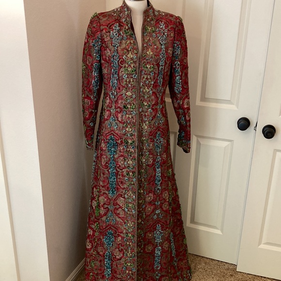 Gorgeous coat by Oscar de la Renta a collection piece - Picture 3 of 12